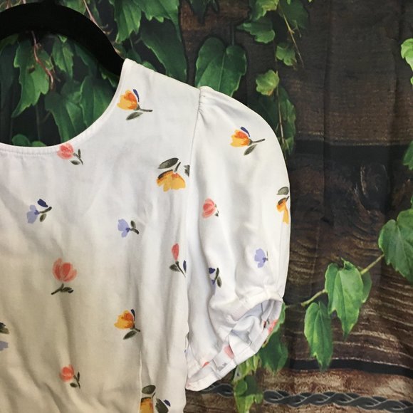 💐White Floral Crop Top, Puff Sleeve, Cottagecore - Picture 7 of 9
